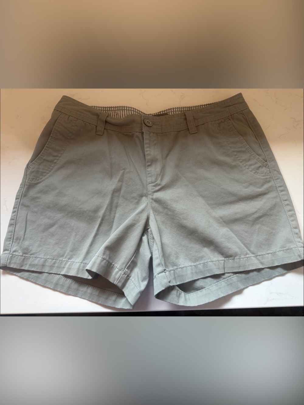 NATURAL REFLECTIONS - Set of Two Shorts in Sage Green and Khaki - Picture 2 of 6